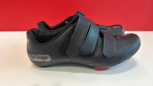 (39) PAIRS OF CYCLE SHOES