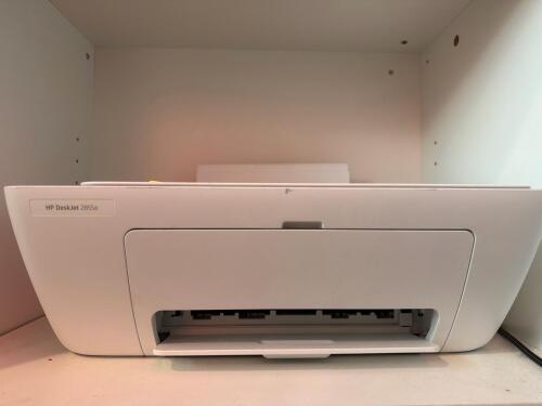 (1) HP DESK JET PRINTER