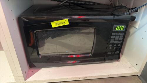 (1) BLACK MICROWAVE