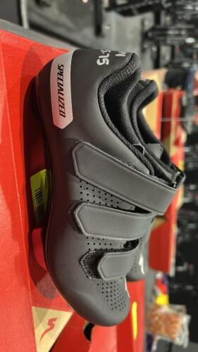(1) PAIR OF SPECIALIZED TORCH 1.0 CYCLE SHOES
