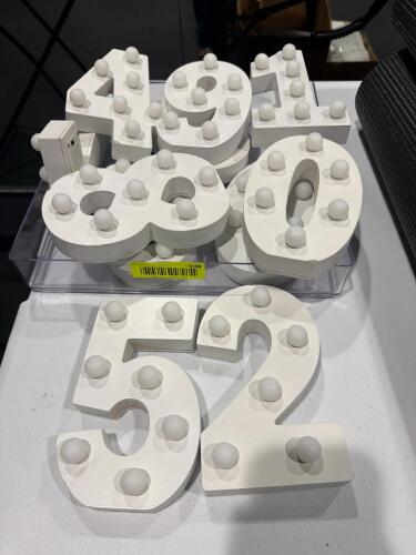 (1) LOT OF LIGHT UP NUMBERS