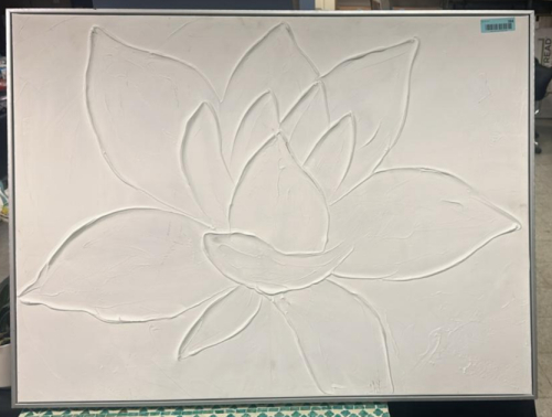 (1) WHITE WALL DECORE
