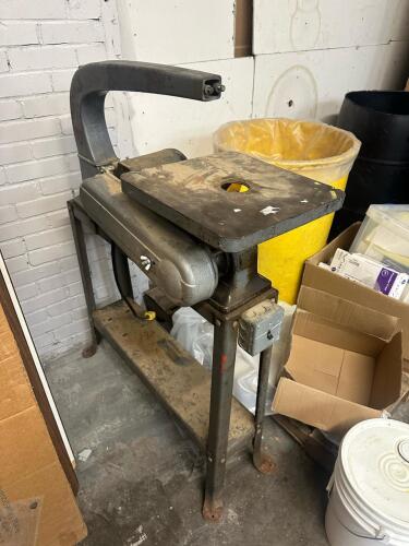 (1) VINTAGE SAW