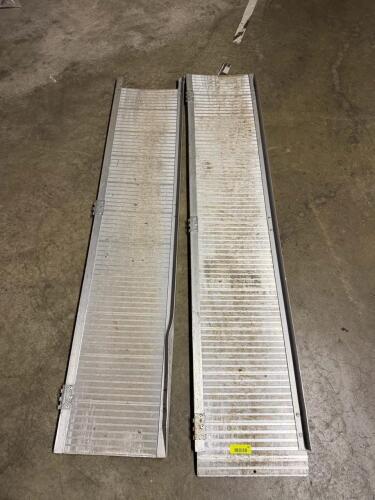 (1) FOLDING PORTABLE LOADING RAMP WITH NON-SLIP SURFACE