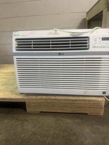 (1) LG WINDOW AIR CONDITIONER