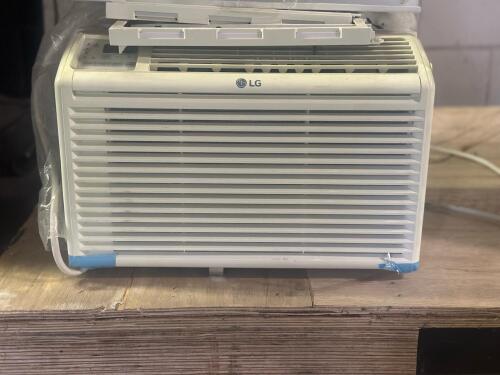 (1) LG WINDOW AIR CONDITIONER