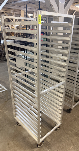 (1) ROLLING PAN RACK