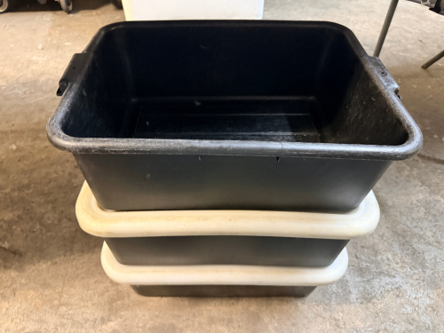 (3) BUS TUBS WITH (2) LIDS