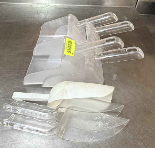 (1) LOT OF ASSORTED ICE SCOOPS