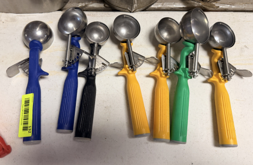 (1) LOT OF ASSORTED SCOOPS