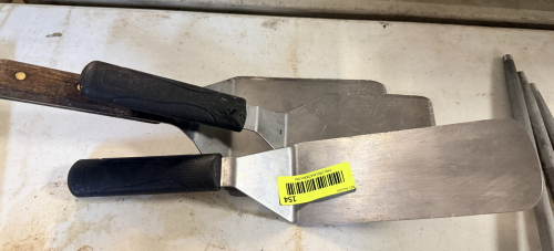 (1) LOT OF ASSORTED SPATULAS