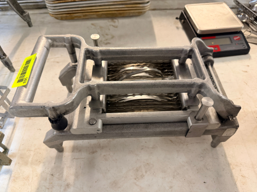(1) TOMATO SLICER
