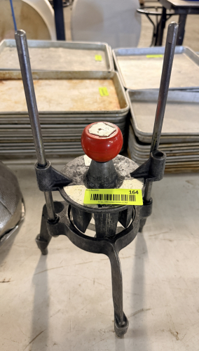 (1) ONION SLICER