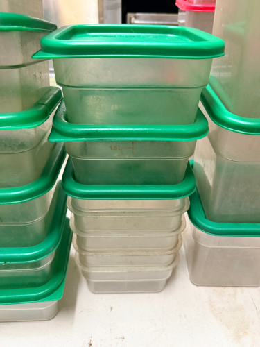 (7) 2 QT CONTAINERS WITH (3) LIDS