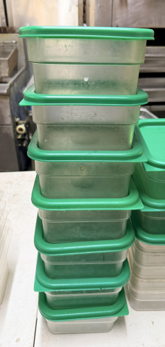 (7) 2 QT CONTAINERS WITH (7) LIDS