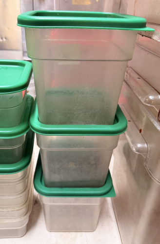 (3) 4 QT CONTAINERS WITH (3) LIDS