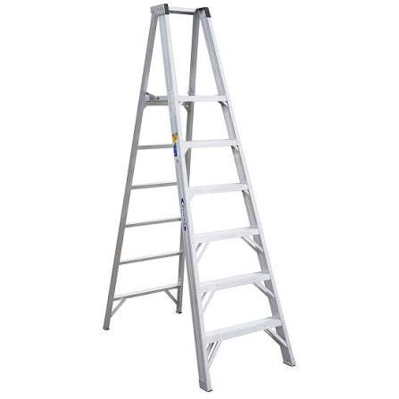 (1) STEP LADDER