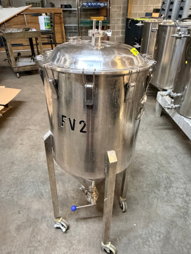 SS BREW TECH 304 STAINLESS STEEL PORTABLE FERMENTER