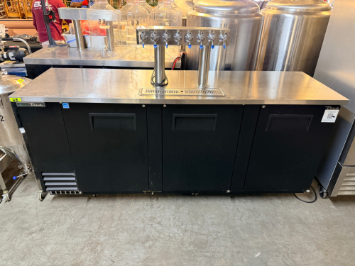 UE OVERSIZE 8 TAP KEGERATOR BEER BOX