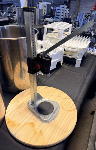 BENCH BOTTLE CAPPER