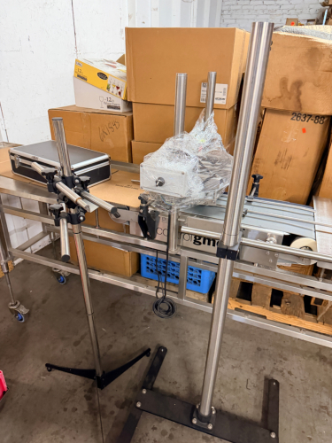 DATE CODER CONVEYER SYSTEM WITH STAINLESS STEEL FRAME VARIABLE SPEED BELT AND ADJUSTABLE PRINT HEAD STAND