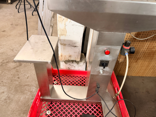 STAINLESS STEEL PNEUMATIC PISTON FILLER DEPOSITING MACHINE WITH HOPPER
