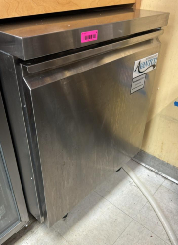 AVANTCO STAINLESS STEEL UNDER COUNTER REFRIGERATOR ON CASTERS