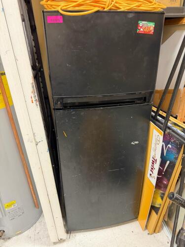 BLACK REFRIGERATOR WITH TOP FREEZER