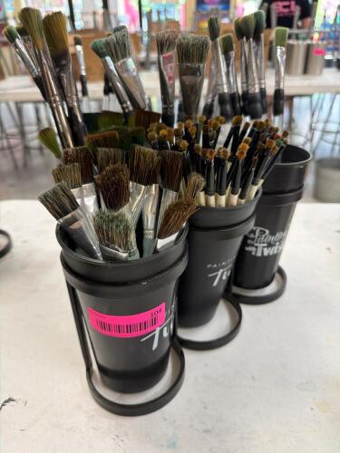 (1) ASSORTED LOT OF PAINT BRUSHES