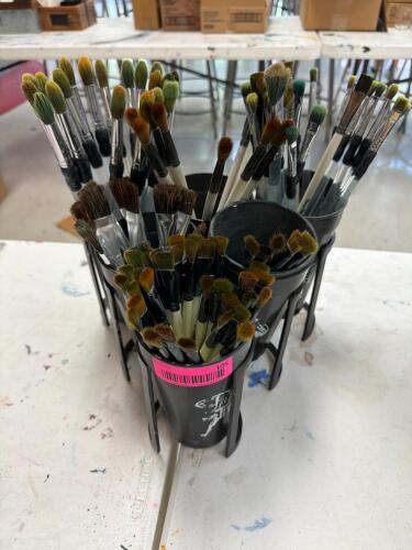 (1) ASSORTED LOT OF PAINT BRUSHES