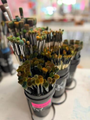 (1) ASSORTED LOT OF PAINT BRUSHES