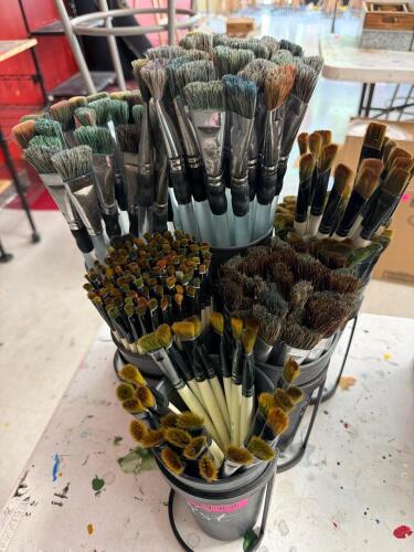 (1) ASSORTED LOT OF PAINT BRUSHES