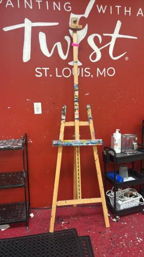 (1) WOODEN ADJUSTABLE ARTIST STUDIO EASEL