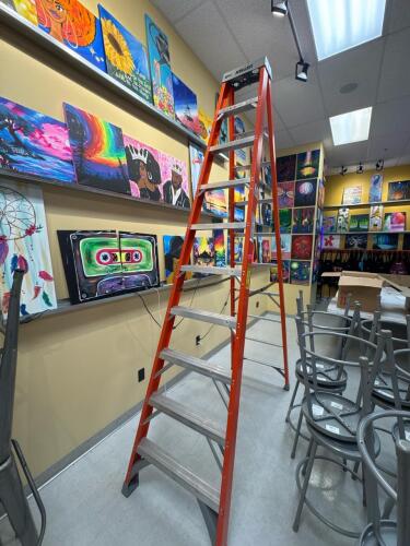 (1) 10 FOOT LADDER