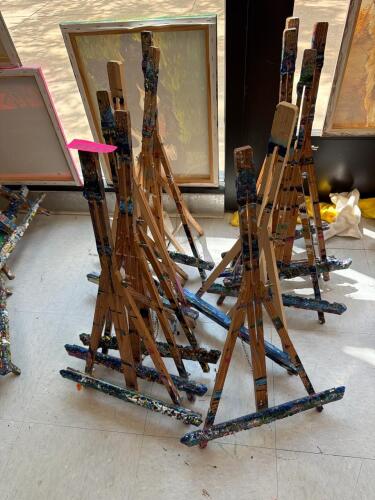 (1) LARGE LOT OF PAINTING EASELS