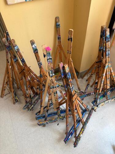 (1) LARGE LOT OF PAINTING EASELS