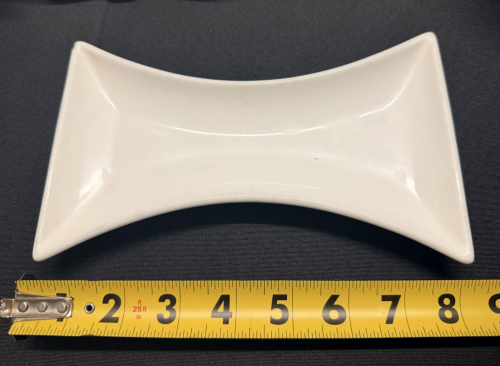 (21) 8" BOW TIE CHINA PLATES