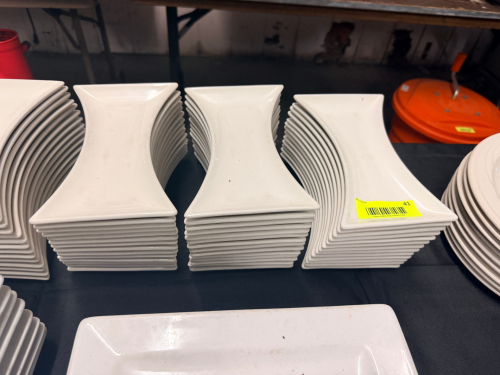 (21) 8" BOW TIE CHINA PLATES