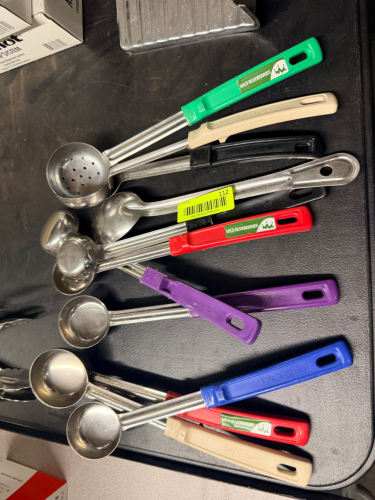 (8) ASSORTED STAINLESS PORTION SERVERS.