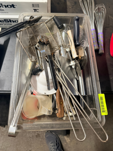 PLASTIC CONTAINER AND CONTENTS - ASSORTED SMALL WARES.