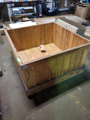 (1) WOODEN SHIPPING GAYLORD