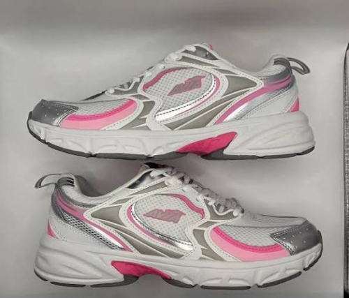 (1) PAIR OF RUNNING SHOES