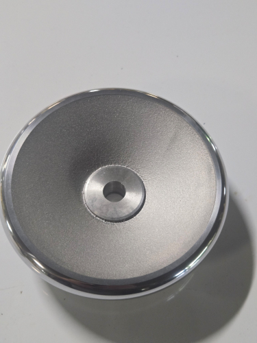 (1) SOLID HAND WHEEL