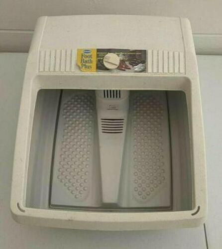 DESCRIPTION: (1) FOOT BATH MASSAGER BRAND/MODEL: DR.SCHOLLS/FR-200 INFORMATION: WHITE/VIBRATING/115 WATTS RETAIL$: 29.99 QTY: 1