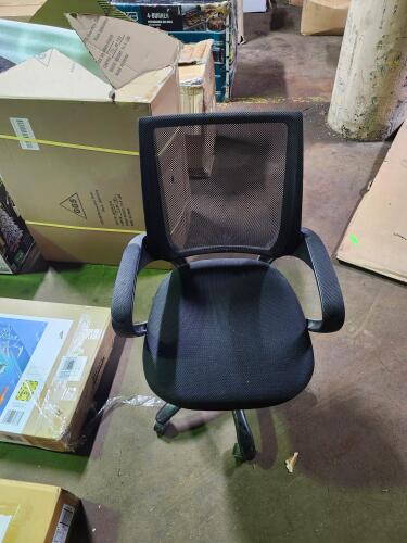 (1) OFFICE CHAIR