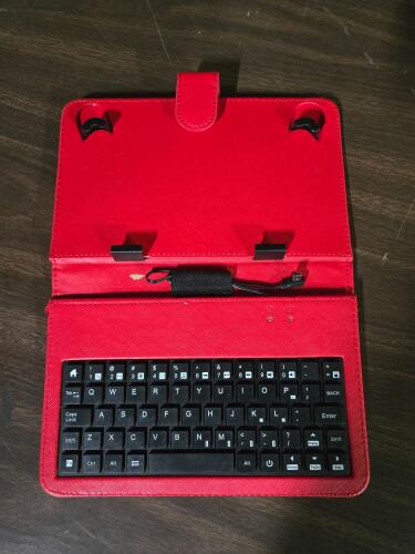 (8) PROTECTIVE CASE WITH KEYBOARD