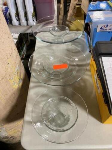 DESCRIPTION: (3) DESSERT DISPLAYS INFORMATION: CLEAR/6-PIECES/3-DIFFERENT SIZES, MUST COME INTO INSPECT RETAIL$: 25.99 EACH SIZE: SMALL: 7"DIA X 4"H/M