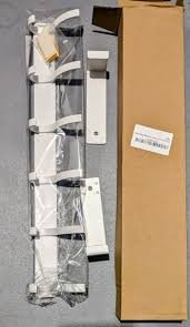 (1) TOWEL RACK