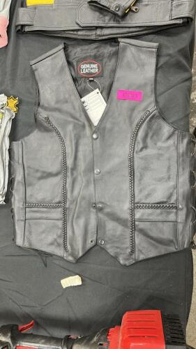 (1) MENS LEATHER VEST