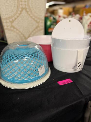 (1) ASSORTED LOT OF HOUSEHOLD STORAGE & ORGANIZATION ITEMS